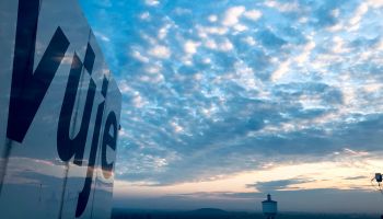 História logotypu VUJE: Prvé stálo 1000 Kčs, nové je kratšie o dĺžeň